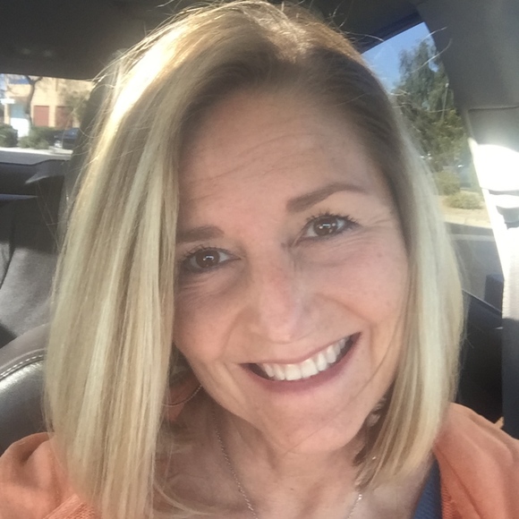 Meet your Posher, Kim - Picture 1 of 2